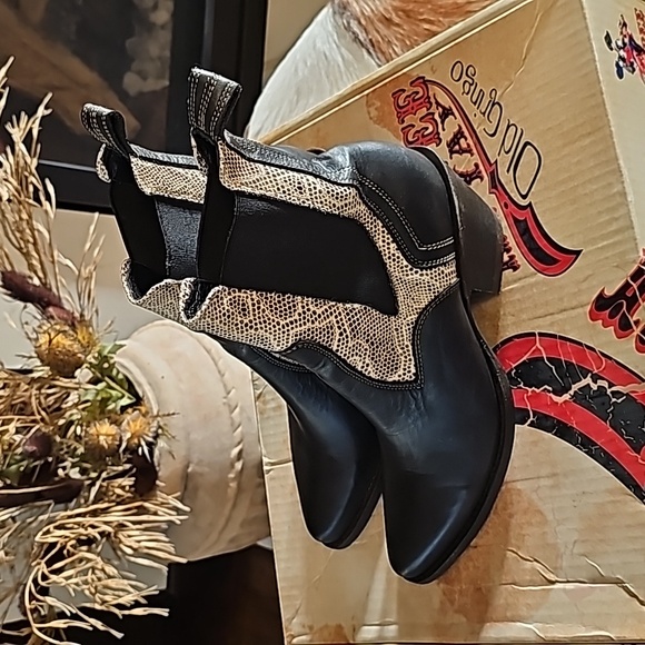 Sending out best offer I can 😍Gorgeous Old Gringo Boots - Picture 2 of 8